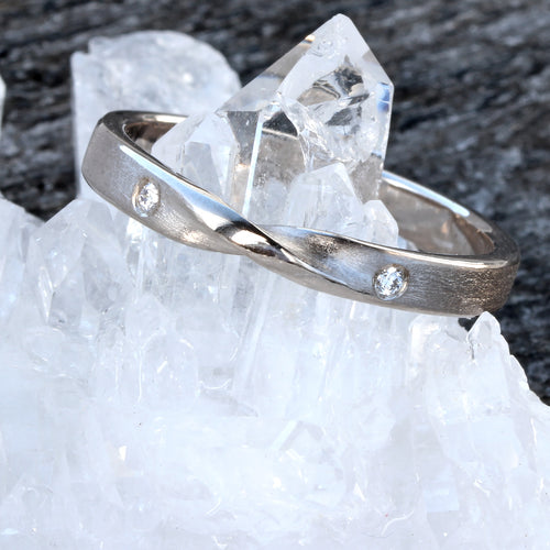 Diamond Solitaire Ring in 9ct White Gold – Twist Continuum –  alicegowdesigns.com